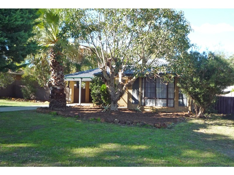 10 Huxley Court, Camillo WA 6111
