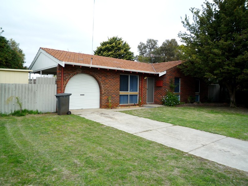 11 Taplow Court, Kelmscott WA 6111
