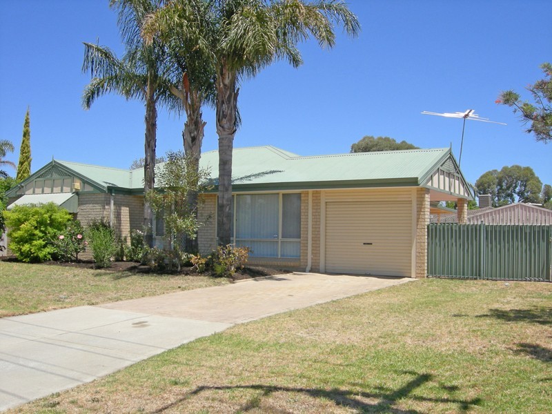 9 Kara Court, Seville Grove WA 6112