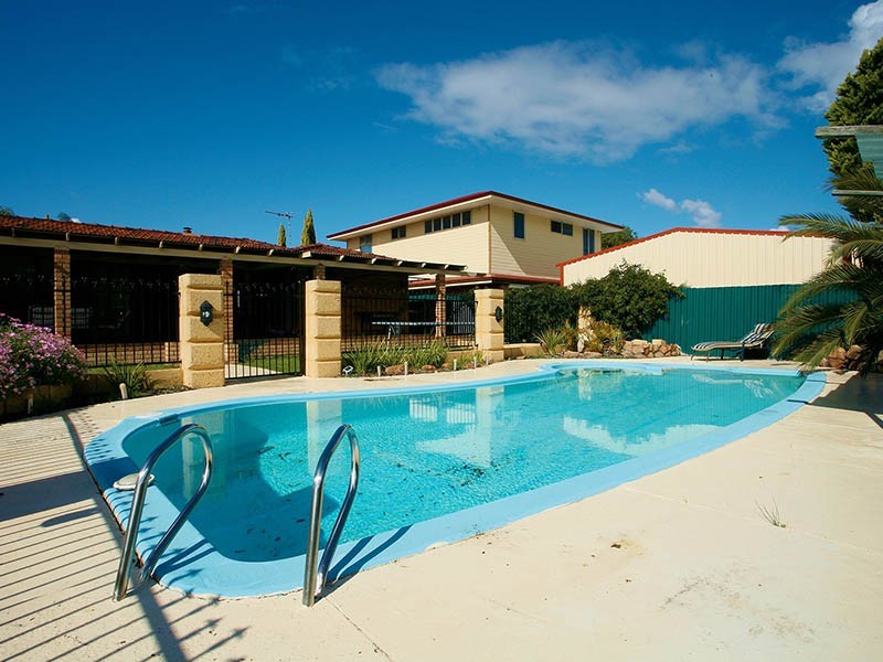 16 Logpine Crescent, Camillo WA 6111