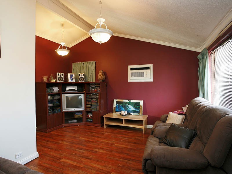 16 Logpine Crescent, Camillo WA 6111