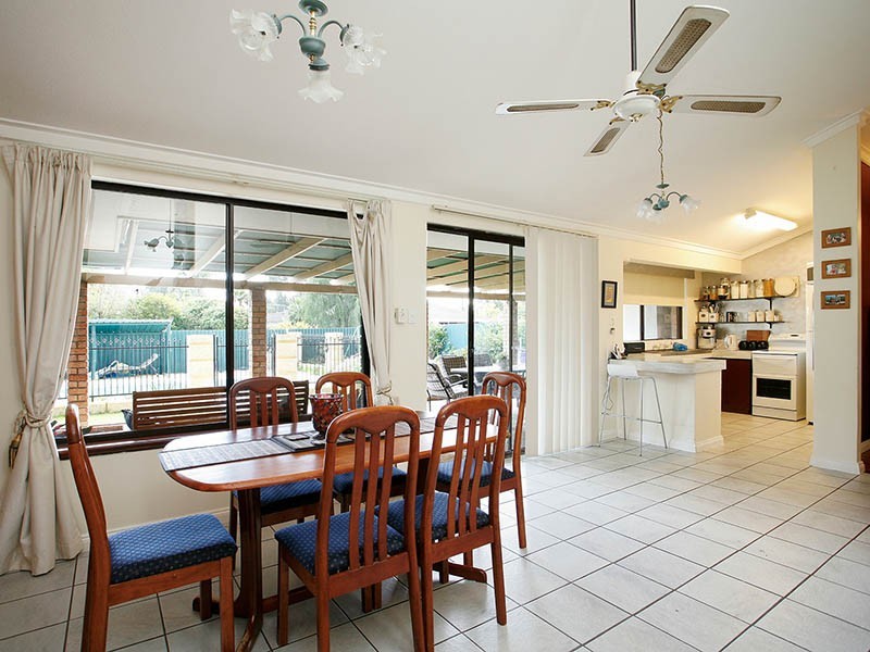 16 Logpine Crescent, Camillo WA 6111