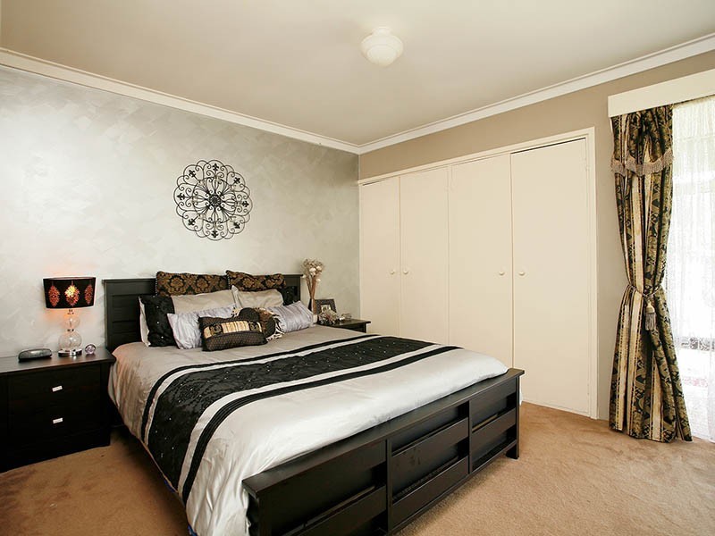 16 Logpine Crescent, Camillo WA 6111