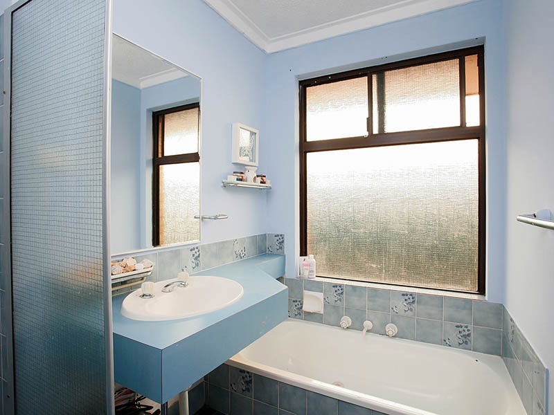 16 Logpine Crescent, Camillo WA 6111