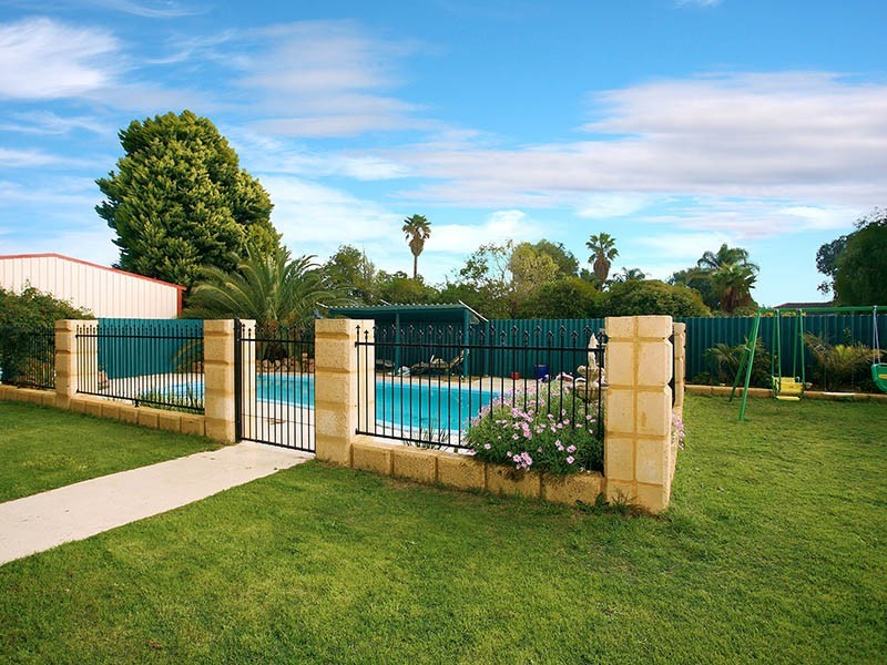 16 Logpine Crescent, Camillo WA 6111