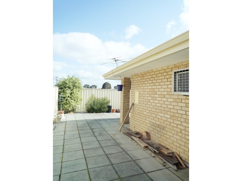 1/143 Railway Avenue, Kelmscott WA 6111