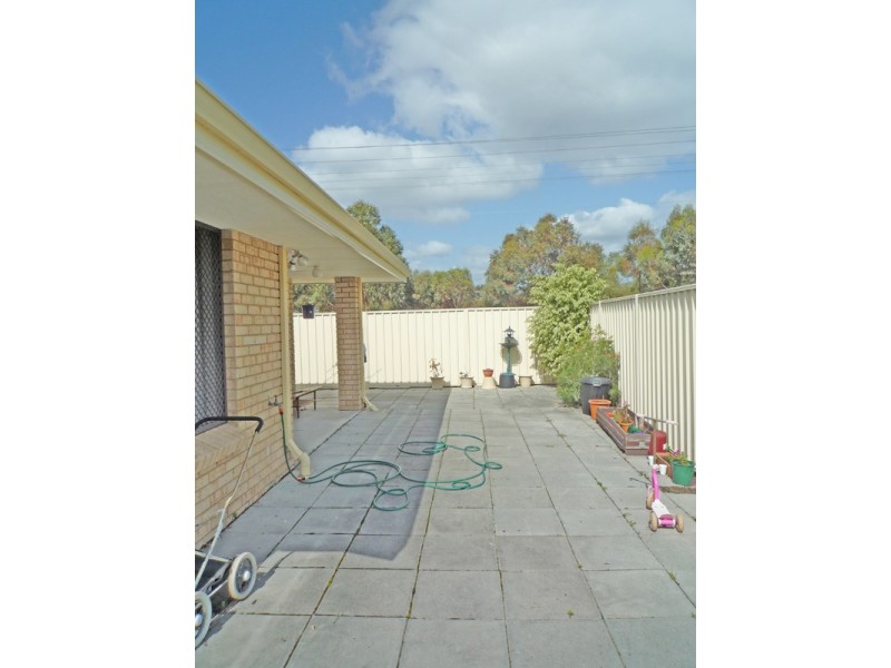 1/143 Railway Avenue, Kelmscott WA 6111