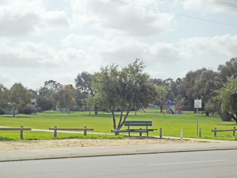 1/143 Railway Avenue, Kelmscott WA 6111