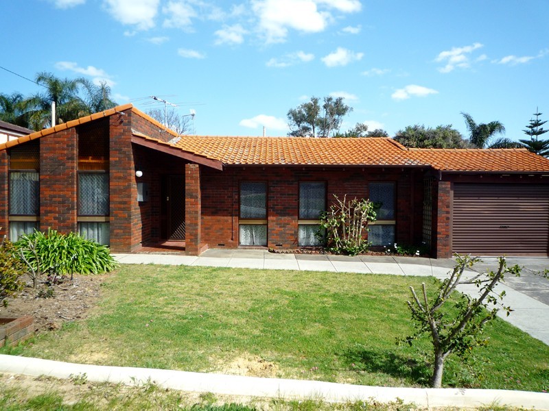 9 Nash St, Kelmscott WA 6111