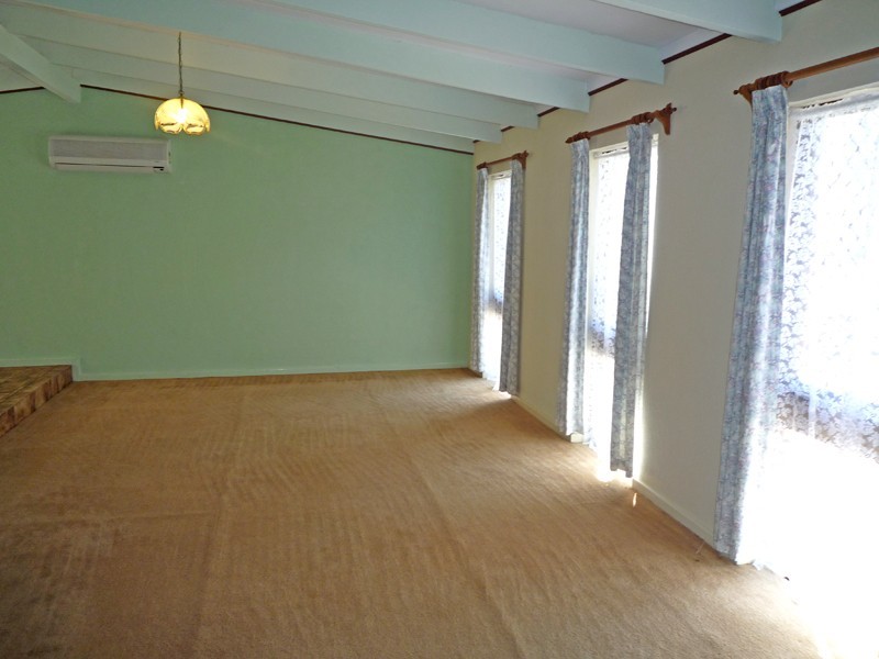 9 Nash St, Kelmscott WA 6111