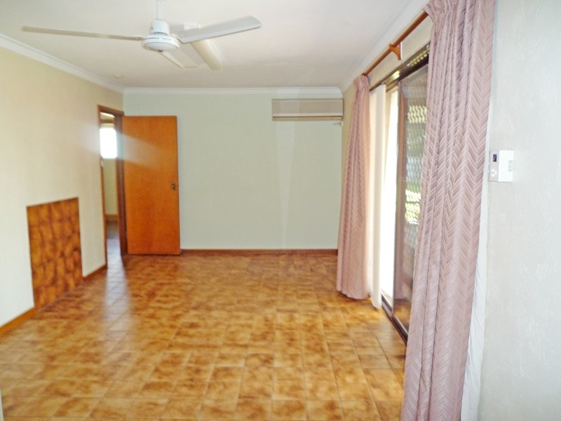 9 Nash St, Kelmscott WA 6111