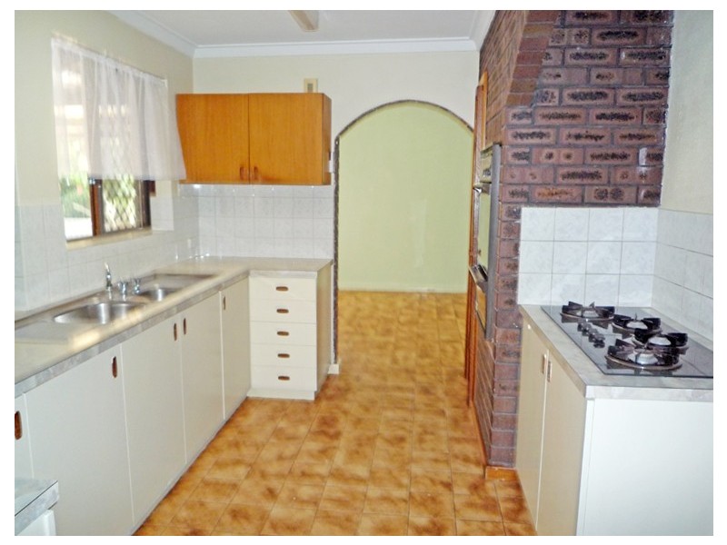 9 Nash St, Kelmscott WA 6111