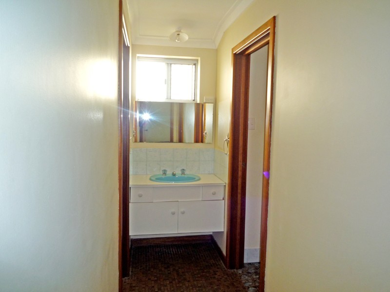 9 Nash St, Kelmscott WA 6111