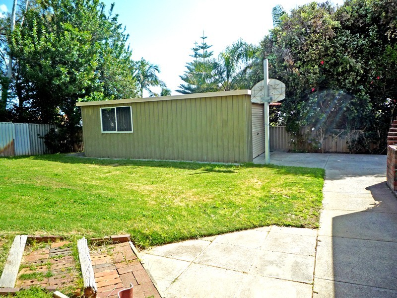 9 Nash St, Kelmscott WA 6111