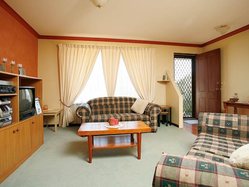 4 Eaglehawk Grove, Brookdale WA 6112