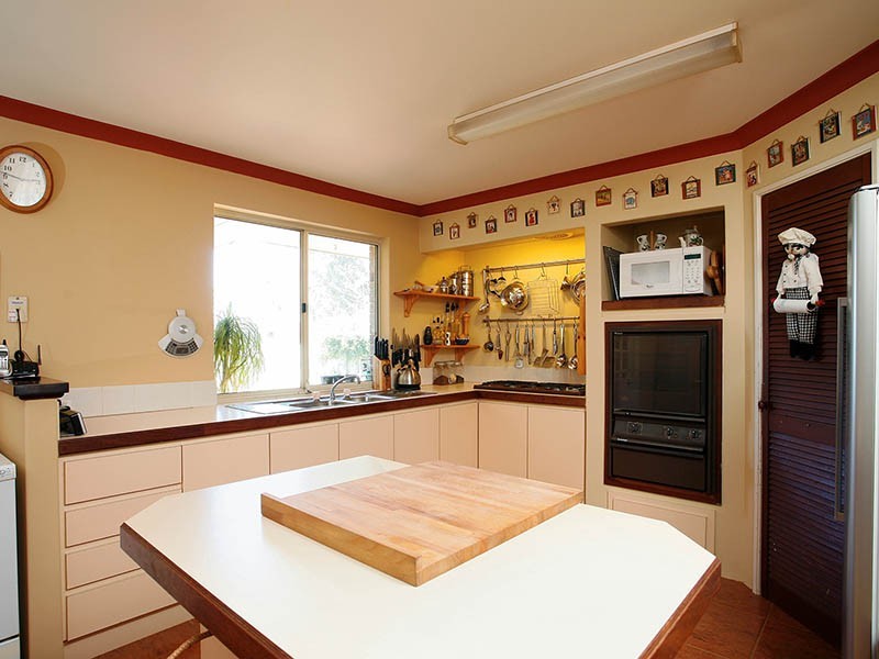 4 Eaglehawk Grove, Brookdale WA 6112