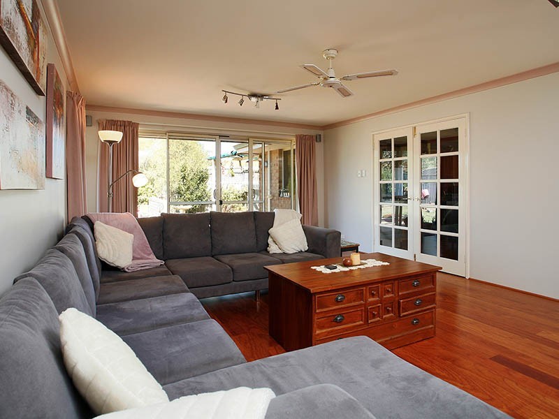 4 Eaglehawk Grove, Brookdale WA 6112