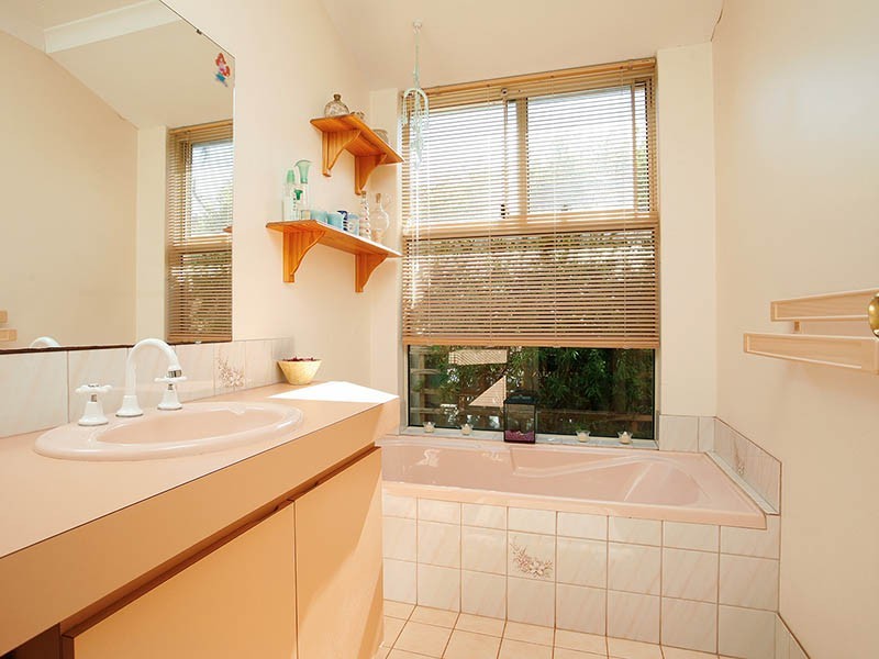 4 Eaglehawk Grove, Brookdale WA 6112