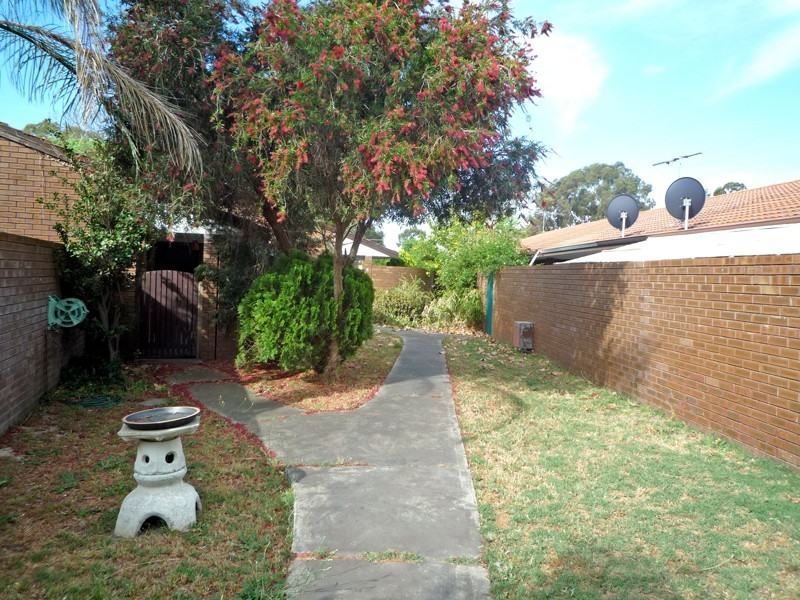 6/6 Toorak Rd, Armadale WA 6112