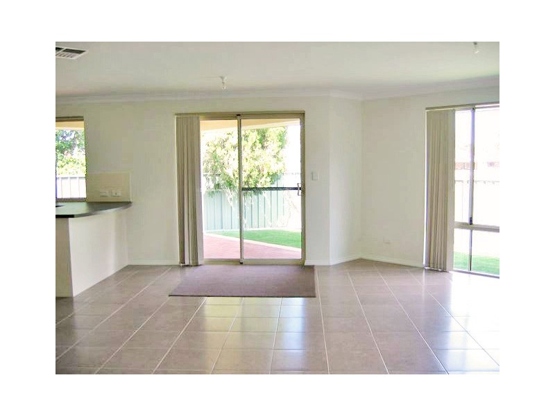 6a Karoonda Street, Armadale WA 6112