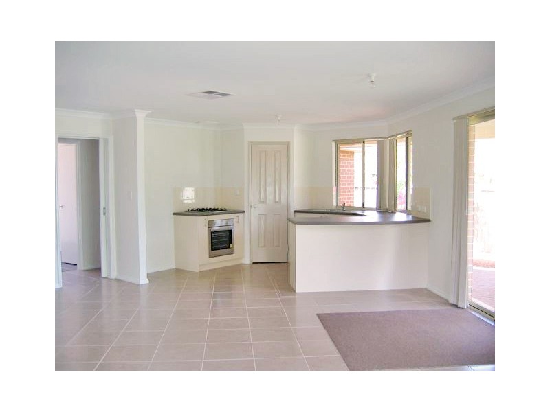 6a Karoonda Street, Armadale WA 6112