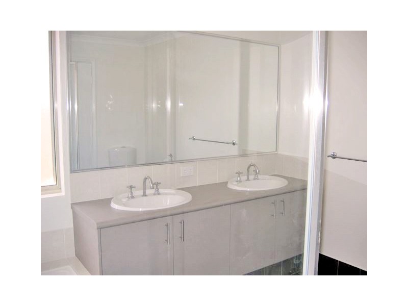 6a Karoonda Street, Armadale WA 6112