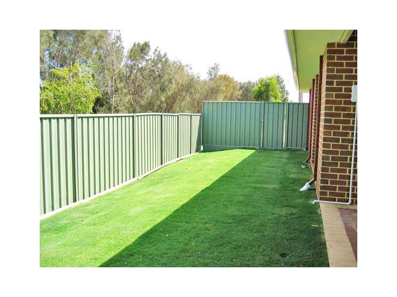 6a Karoonda Street, Armadale WA 6112