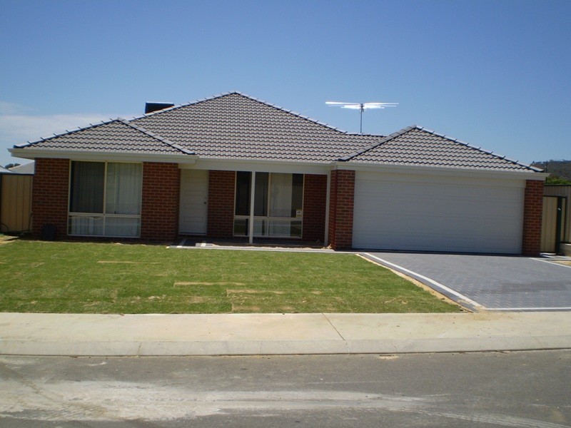 28 Pira Loop, Byford WA 6122