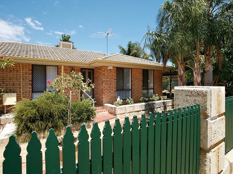 18 Powell Cres, Brookdale WA 6112