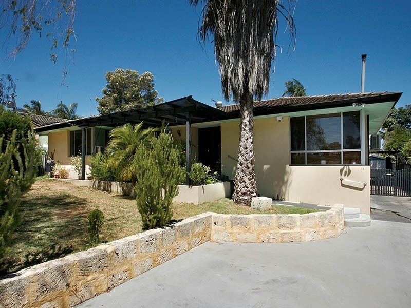 11 Arnel St, Kelmscott WA 6111