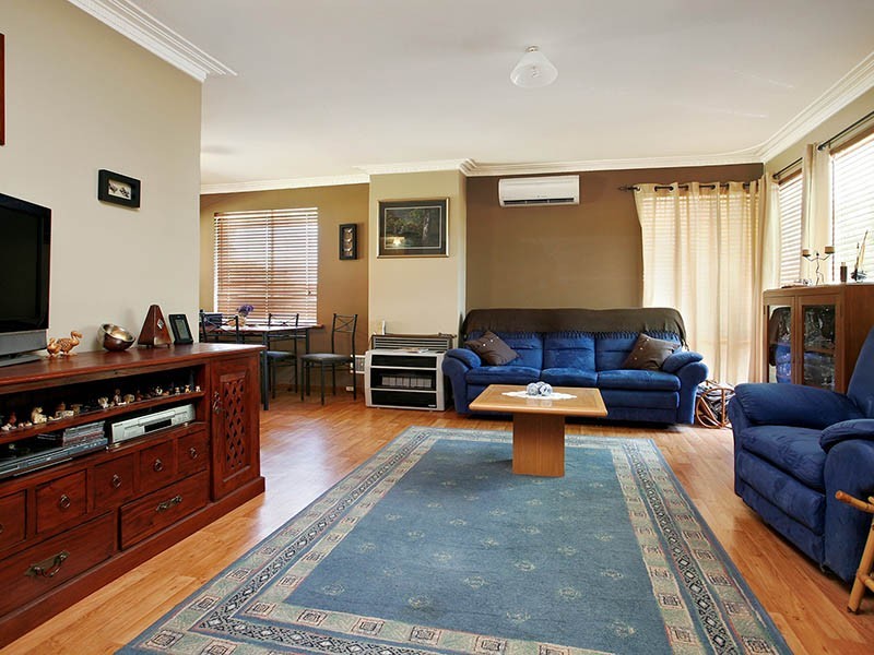 11 Arnel St, Kelmscott WA 6111