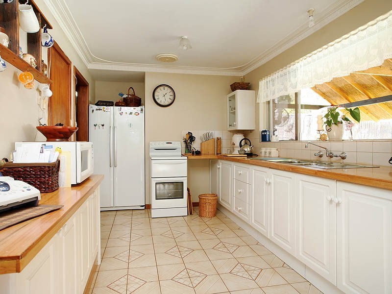 11 Arnel St, Kelmscott WA 6111