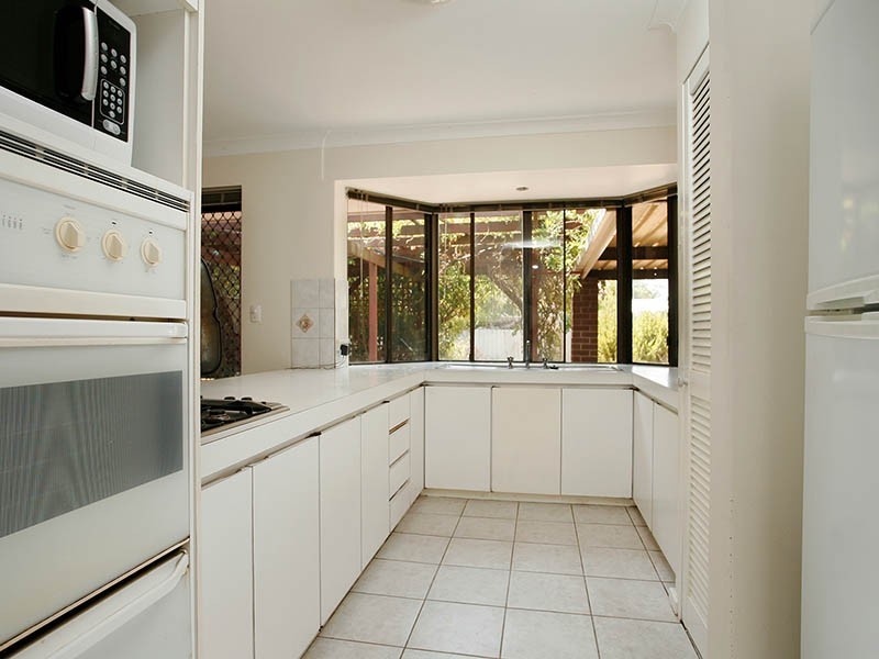 5 Bundalla Ct, Kelmscott WA 6111