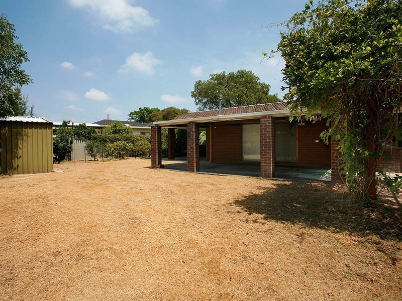 5 Bundalla Ct, Kelmscott WA 6111