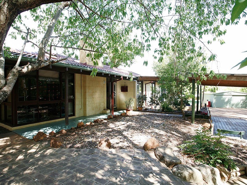 9 Greendale Pl, Kelmscott WA 6111