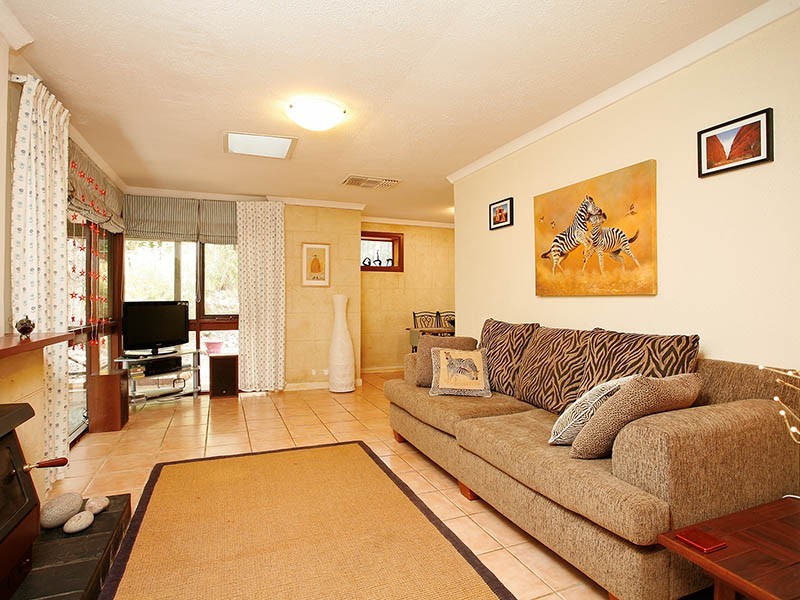 9 Greendale Pl, Kelmscott WA 6111