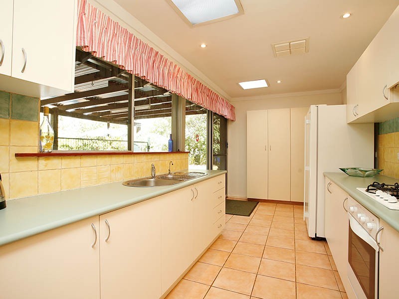 9 Greendale Pl, Kelmscott WA 6111