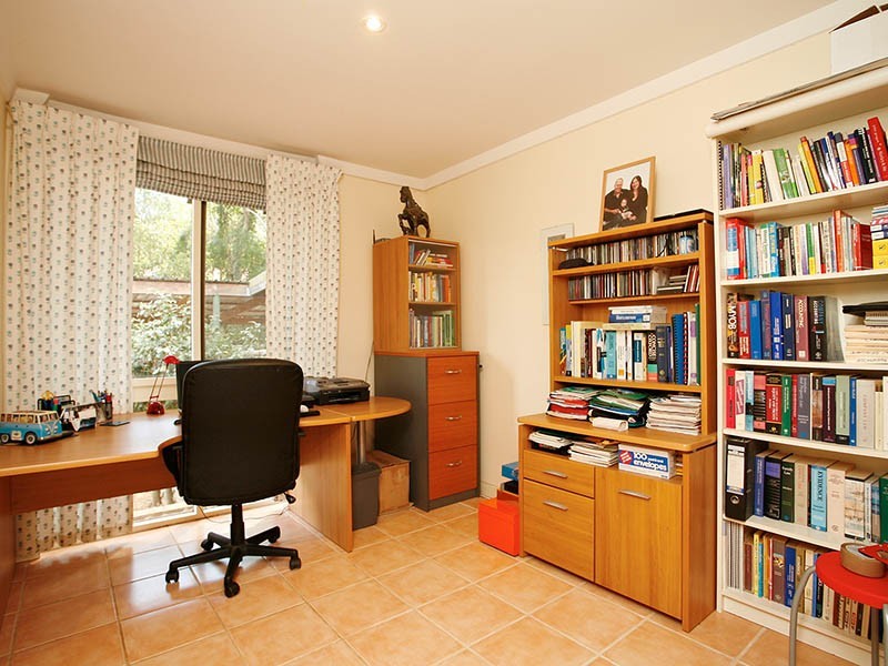 9 Greendale Pl, Kelmscott WA 6111