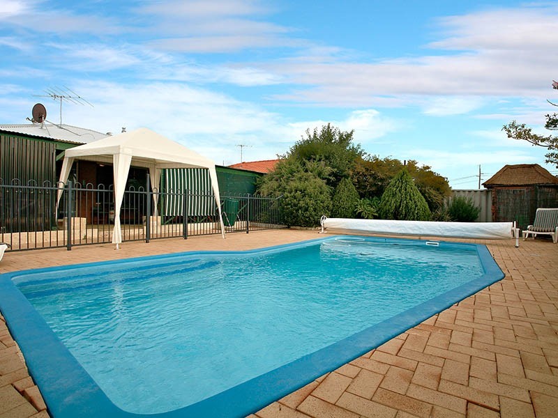 6 Tangerine Close, Seville Grove WA 6112