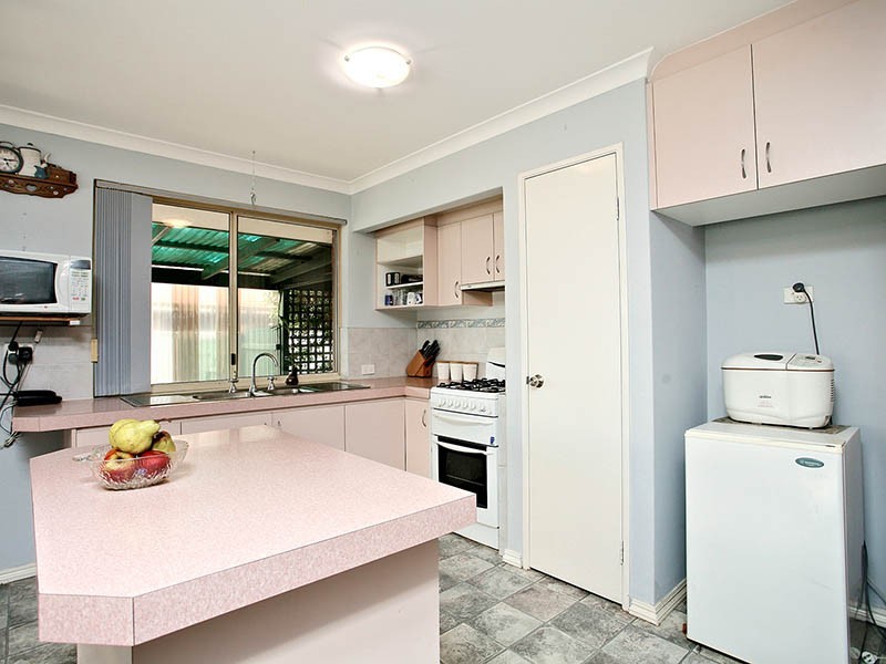 6 Tangerine Close, Seville Grove WA 6112