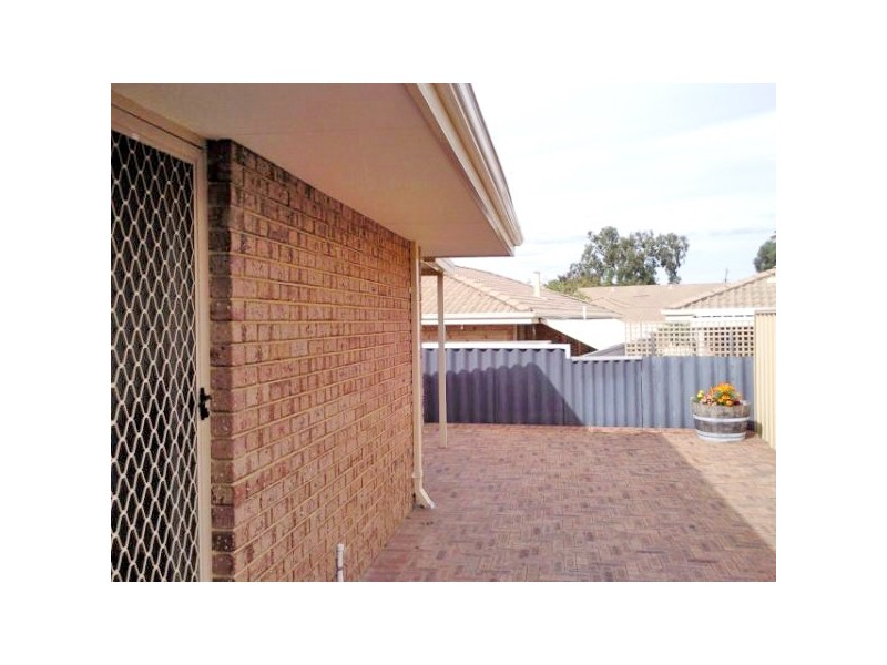 17/208 Burslem Drive, Maddington WA 6109
