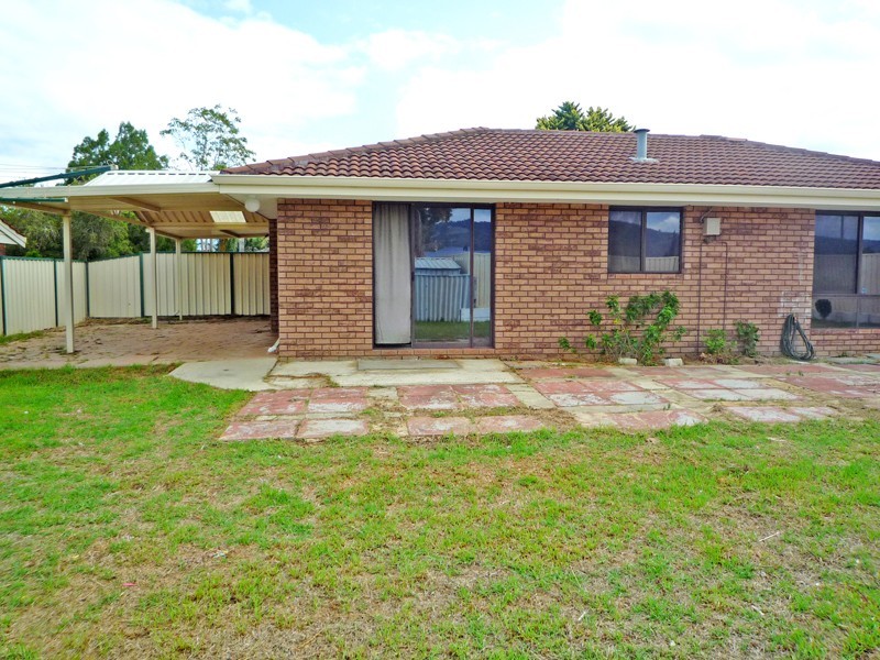 9 Ivanhoe Way, Camillo WA 6111