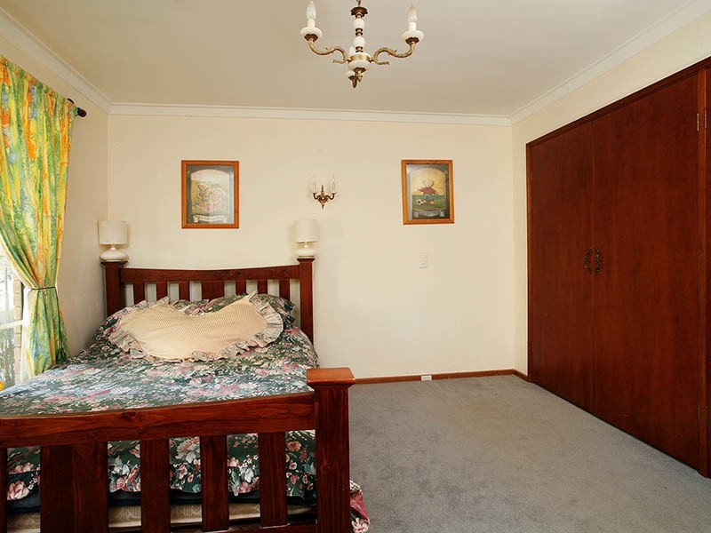 11 Greendale Place, Kelmscott WA 6111