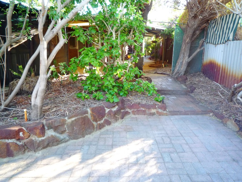 2 Slee Avenue, Kelmscott WA 6111