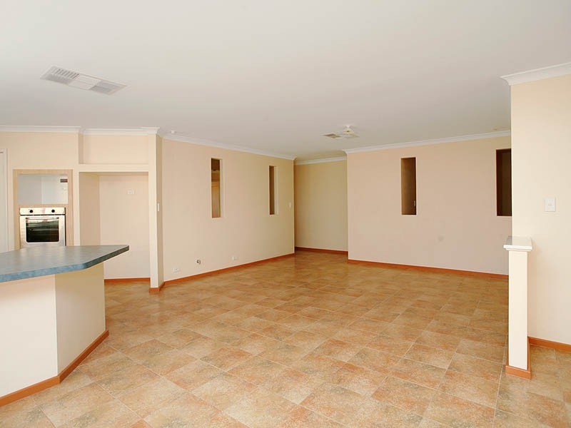 2 Ensign Dale, Kelmscott WA 6111