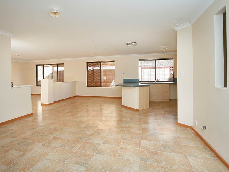 2 Ensign Dale, Kelmscott WA 6111