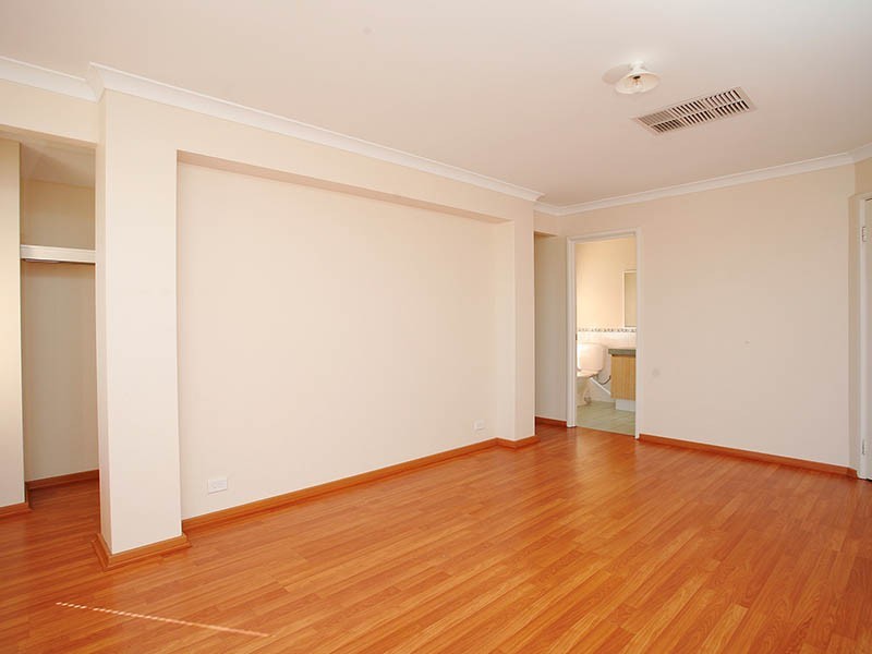 2 Ensign Dale, Kelmscott WA 6111