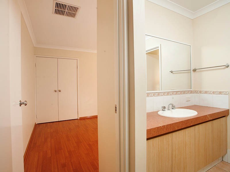 2 Ensign Dale, Kelmscott WA 6111