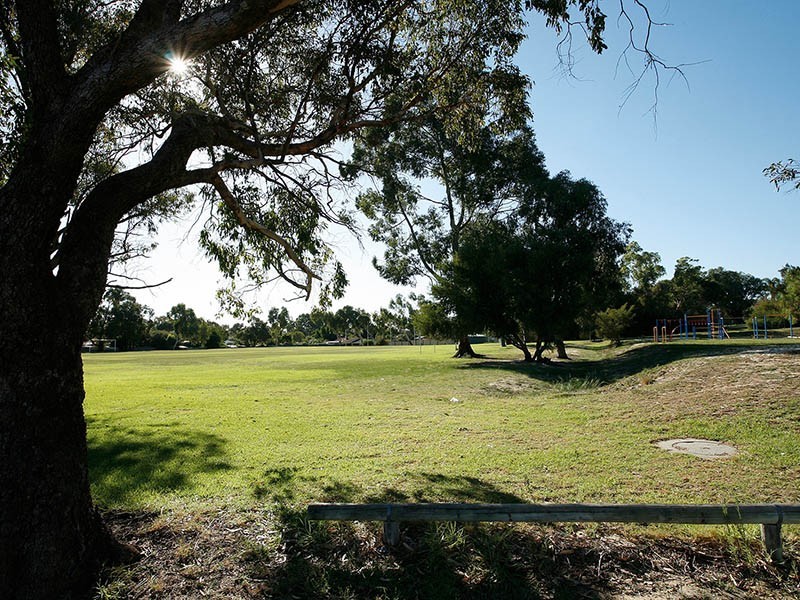 2 Ensign Dale, Kelmscott WA 6111