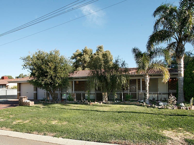 1 Hillman Court, Kelmscott WA 6111